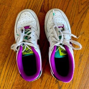 Big Girls 5Y Nike Air sneakers in white and purple